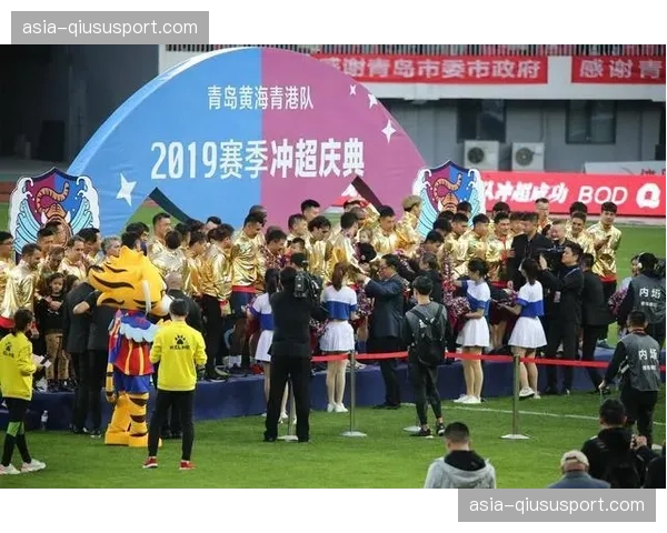 现场记录——王牌队主场火爆的票务销售与球迷助威文化。